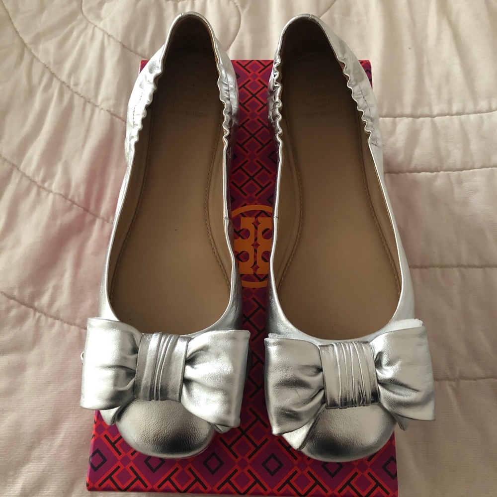 Tory Burch Divine Bow Driver Ballerina Flat Silver